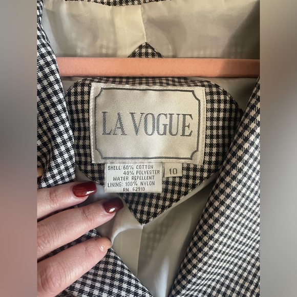 LA VOGUE long black and white checkered trench coat with front tie - Picture 11 of 15